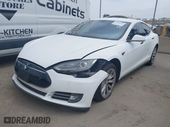 2014 Tesla Model S 60 with VIN 5YJSA1H16EFP32585, listed as a IAAI auction lot 42068925 with 119,561 mi miles and . Bid and sale history available at DreamBid. Image 20.