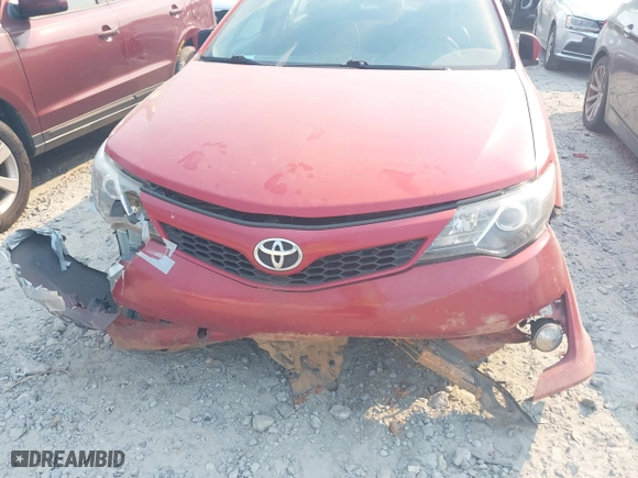 2014 Toyota Camry L with VIN 4T1BF1FKXEU781420, listed as a IAAI auction lot 41658212 with 293,283 mi miles. Bid and sale history available at carsss.com. Image 6.