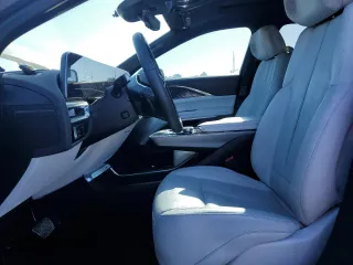 2023 Cadillac LYRIQ RWD Luxury z VIN 1GYKPMRK0PZ001018, wystawiony jako Copart lot #49693935 z przebiegiem 47 881 mil mil oraz Szkoda całkowita • Salvage title. Historia ofert i sprzedaży dostępna na DreamBid. Obrazek 7.