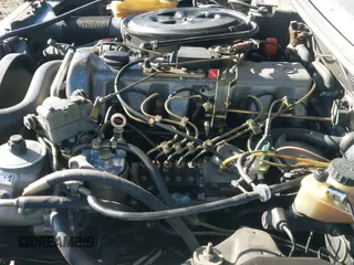 1983 Mercedes-Benz 300 z VIN WDBAB53A3DB003709, wystawiony jako IAAI lot #41662930 z przebiegiem 301 467 mil mil oraz . Historia ofert i sprzedaży dostępna na DreamBid. Obrazek 19.