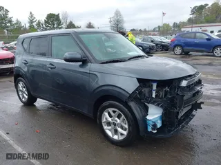2025 Kia Soul LX with VIN KNDJ23AU0S7245733, listed as a IAAI auction lot 41845570 with 6,561 mi miles. Bid and sale history available at carsss.com. Image 13.