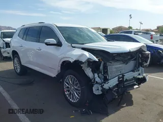 2025 GMC Acadia FWD Denali z VIN 1GKENLRS3SJ214267, wystawiony jako IAAI lot #42290521 z przebiegiem Nie podano mil oraz . Historia ofert i sprzedaży dostępna na DreamBid. Obrazek 1.