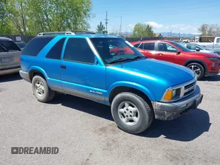1995 Chevrolet Blazer LS z VIN 1GNCT18W7S2199405, wystawiony jako IAAI lot #42148102 z przebiegiem 157 763 mil mil oraz . Historia ofert i sprzedaży dostępna na DreamBid. Obrazek 1.