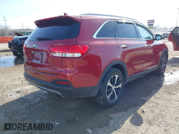 2018 Kia Sorento EX with VIN 5XYPHDA53JG387101, listed as a IAAI auction lot 41124311 with 102,181 mi miles and . Bid and sale history available at carsss.com. Image 4.
