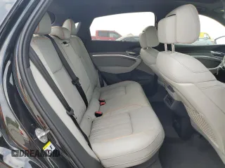 2024 Audi Q8 e-tron z VIN WA1DABGE7RB005395, wystawiony jako Copart lot #53782745 z przebiegiem 6989 mil mil oraz Szkody całkowita. Historia ofert i sprzedaży dostępna na DreamBid. Obrazek 11.