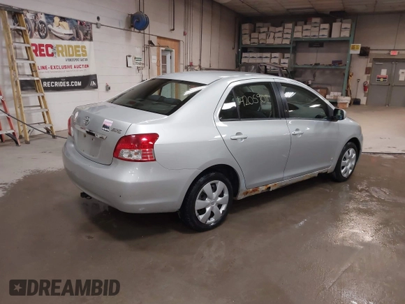 2008 Toyota Yaris z VIN JTDBT923884038527, wystawiony jako IAAI lot #42059011 z przebiegiem 232 431 mil mil oraz . Historia ofert i sprzedaży dostępna na DreamBid. Obrazek 4.