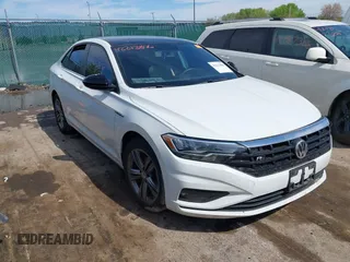 2020 Volkswagen Jetta S z VIN 3VWC57BU0LM100105, wystawiony jako IAAI lot #42213806 z przebiegiem 53 707 mil mil oraz . Historia ofert i sprzedaży dostępna na DreamBid. Obrazek 1.