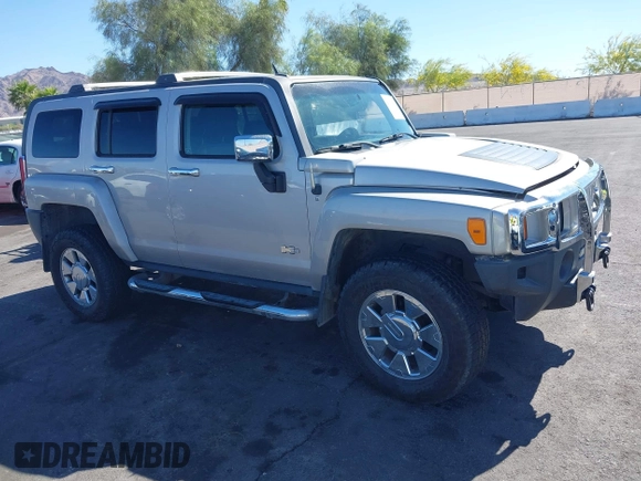 2007 Hummer H3 SUV with VIN 5GTDN13E178197698, listed as a IAAI auction lot 42153746 with 215,605 mi miles. Bid and sale history available at carsss.com. Image 6.