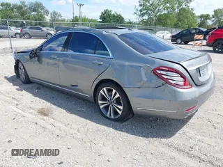 2015 Mercedes-Benz S 550 z VIN WDDUG8FB3FA142954, wystawiony jako IAAI lot #39795621 z przebiegiem 111 415 mil mil oraz . Historia ofert i sprzedaży dostępna na DreamBid. Obrazek 3.