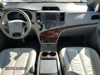 2011 Toyota Sienna XLE z VIN 5TDDK3DC1BS021487, wystawiony jako Copart lot #56468965 z przebiegiem 150 311 mil mil oraz Czysty tytuł • Clean title. Historia ofert i sprzedaży dostępna na DreamBid. Obrazek 8.