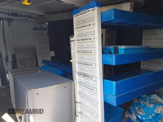 2016 Ford Transit Cargo z VIN 1FTYR1YM0GKB55605, wystawiony jako IAAI lot #42211489 z przebiegiem Nie podano mil oraz . Historia ofert i sprzedaży dostępna na DreamBid. Obrazek 8.