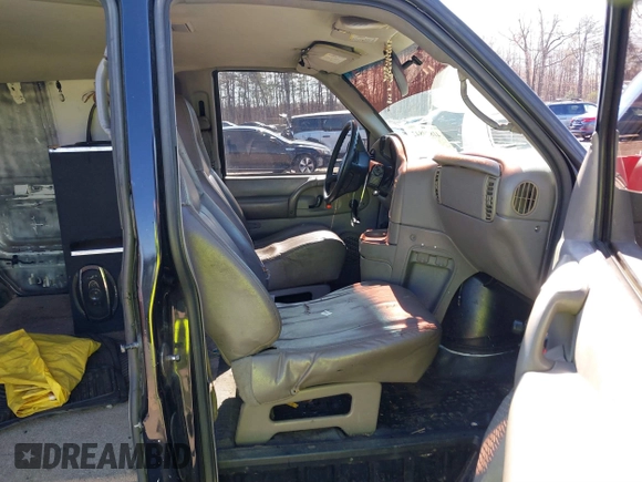 2004 Chevrolet Astro Cargo with VIN 1GCDM19X04B123352, listed as a IAAI auction lot 41879842 with 197,916 mi miles. Bid and sale history available at carsss.com. Image 5.