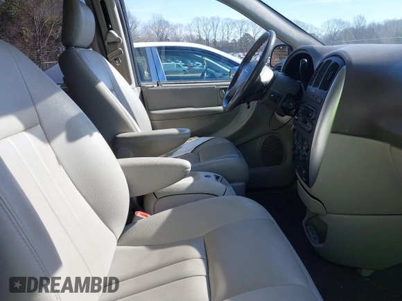 2006 Chrysler Town & Country Touring with VIN 2A8GP54L56R671585, listed as a IAAI auction lot 41475419 with 166,861 mi miles and . Bid and sale history available at DreamBid. Image 5.