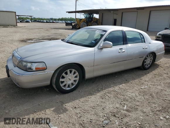 2009 Lincoln Town Car Signature Limited z VIN 2LNHM82V99X635551, wystawiony jako Copart lot #54103565 z przebiegiem 138 836 mil mil oraz Czysty tytuł • Clean title. Historia ofert i sprzedaży dostępna na DreamBid. Obrazek 1.