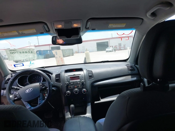 2012 Kia Sorento LX z VIN 5XYKT4A69CG257313, wystawiony jako IAAI lot #42444790 z przebiegiem 125 537 mil mil oraz . Historia ofert i sprzedaży dostępna na DreamBid. Obrazek 15.