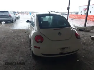 2008 Volkswagen New Beetle Coupe S with VIN 3VWPW31C98M508500, listed as a IAAI auction lot 41176905 with 87,956 mi miles. Bid and sale history available at carsss.com. Image 3.