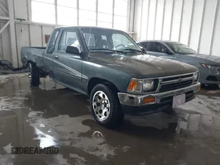 1992 Toyota Pickup DLX with VIN JT4RN93P8N5066778, listed as a IAAI auction lot 42508499 with 199,705 mi miles and . Bid and sale history available at DreamBid. Image 1.