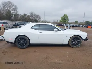 2021 Dodge Challenger GT z VIN 2C3CDZJG5MH674314, wystawiony jako IAAI lot #41593329 z przebiegiem 32 161 mil mil oraz . Historia ofert i sprzedaży dostępna na DreamBid. Obrazek 14.