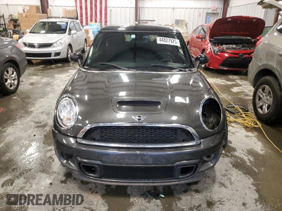 2013 MINI Hardtop S with VIN WMWSV3C53DT390693, listed as a Copart auction lot 44827925 with 131,411 mi miles and Salvage Title. Bid and sale history available at DreamBid. Image 5.