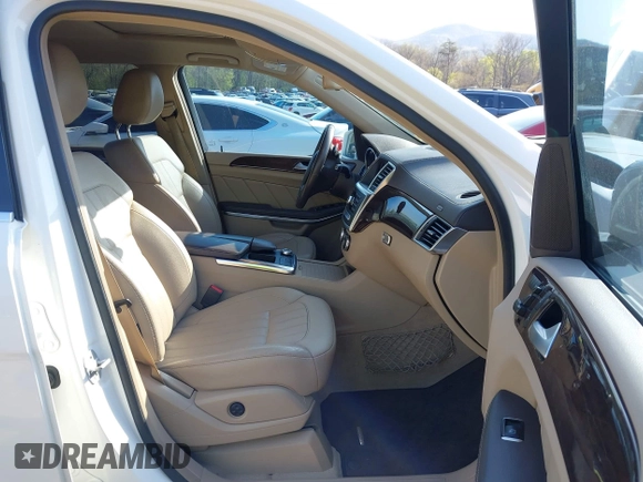 2014 Mercedes-Benz GL-Class GL 450 with VIN 4JGDF7CE5EA430524, listed as a IAAI auction lot 42020941 with 84,544 mi miles. Bid and sale history available at carsss.com. Image 5.