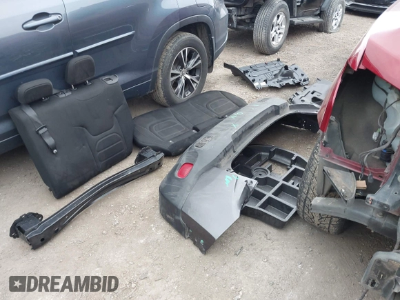 2019 Jeep Renegade Latitude with VIN ZACNJABB8KPK93485, listed as a IAAI auction lot 41923589 with 76,051 mi miles and . Bid and sale history available at DreamBid. Image 12.