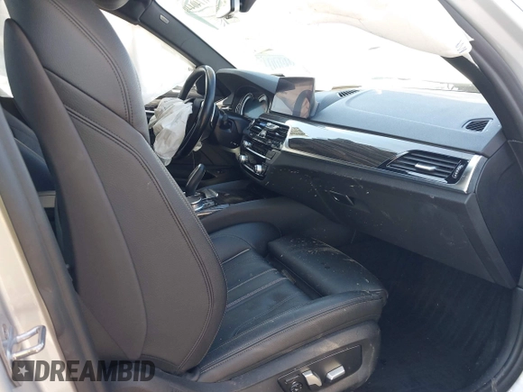 2019 BMW 5 Series 530i xDrive z VIN WBAJA7C59KG909704, wystawiony jako IAAI lot #41740440 z przebiegiem Nie podano mil oraz . Historia ofert i sprzedaży dostępna na DreamBid. Obrazek 5.