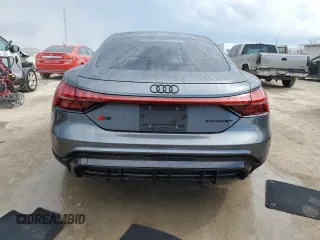 2022 Audi RS e-tron GT z VIN WAUAHBFW4N7902313, wystawiony jako Copart lot #55282983 z przebiegiem 125 mil mil oraz . Historia ofert i sprzedaży dostępna na DreamBid. Obrazek 6.