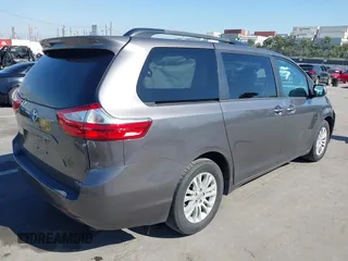 2017 Toyota Sienna XLE Auto Access Seat with VIN 5TDYZ3DC9HS849096, listed as a IAAI auction lot 41647066 with 92,197 mi miles. Bid and sale history available at carsss.com. Image 4.