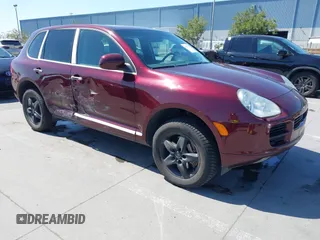 2005 Porsche Cayenne S z VIN WP1AB29P05LA63064, wystawiony jako IAAI lot #42153705 z przebiegiem 147 843 mil mil oraz . Historia ofert i sprzedaży dostępna na DreamBid. Obrazek 1.