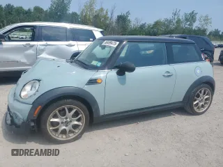 2011 MINI Hardtop с VIN WMWSU3C54BT184055, выставлен на аукционе Copart как лот 66499475 с пробегом 121 095 миль миль и Списание • Salvage title. История ставок и продаж доступна на DreamBid. Изображение 1.