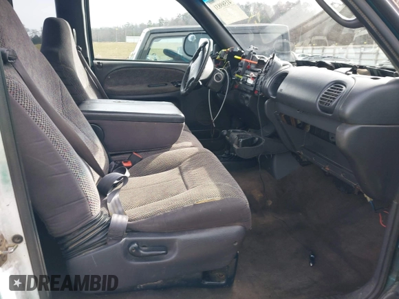 1998 Dodge 1500 z VIN 1B7HF13Y4WJ203422, wystawiony jako IAAI lot #41589831 z przebiegiem 454 838 mil mil oraz . Historia ofert i sprzedaży dostępna na DreamBid. Obrazek 5.