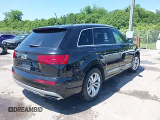 2019 Audi Q7 Premium Plus z VIN WA1LAAF75KD012980, wystawiony jako IAAI lot #42205106 z przebiegiem Nie podano mil oraz . Historia ofert i sprzedaży dostępna na DreamBid. Obrazek 4.
