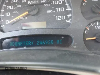 2004 Chevrolet Suburban LT with VIN 1GNEC16Z64J117498, listed as a IAAI auction lot 42005973 with 246,938 mi miles. Bid and sale history available at carsss.com. Image 7.