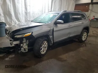 2015 Jeep Cherokee Latitude z VIN 1C4PJMCB9FW744332, wystawiony jako Copart lot #57803725 z przebiegiem 141 723 mil mil oraz Szkoda całkowita • Salvage title. Historia ofert i sprzedaży dostępna na DreamBid. Obrazek 1.