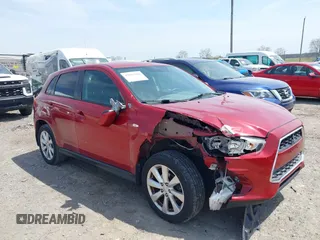 2015 Mitsubishi Outlander ES z VIN 4A4AR3AU0FE007080, wystawiony jako IAAI lot #42053568 z przebiegiem 127 756 mil mil oraz . Historia ofert i sprzedaży dostępna na DreamBid. Obrazek 6.