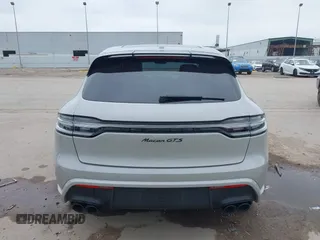 2022 Porsche Macan Turbo z VIN WP1AF2A53NLB31162, wystawiony jako IAAI lot #41902026 z przebiegiem 24 714 mil mil oraz . Historia ofert i sprzedaży dostępna na DreamBid. Obrazek 17.