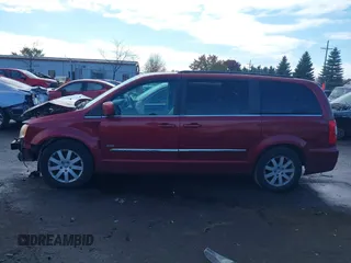2013 Chrysler Town & Country Touring with VIN 2C4RC1BG0DR634631, listed as a IAAI auction lot 40686174 with 143,206 mi miles. Bid and sale history available at carsss.com. Image 15.