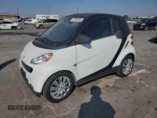 2012 Smart fortwo Pure z VIN WMEEJ3BA5CK540092, wystawiony jako Copart lot #75701964 z przebiegiem 59 355 mil mil oraz Szkody całkowita. Historia ofert i sprzedaży dostępna na DreamBid. Obrazek 1.