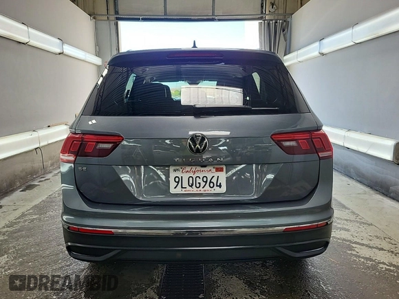 2024 Volkswagen Tiguan SE with VIN 3VV3B7AX1RM108036, listed as a IAAI auction lot 42796415 with 37,805 mi miles and . Bid and sale history available at DreamBid. Image 51.
