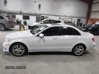 2013 Mercedes-Benz C 300 Sport с VIN WDDGF8AB3DA859410, выставлен на аукционе IAAI как лот 42522407 с пробегом 110 502 миль миль и . История ставок и продаж доступна на DreamBid. Изображение 14.