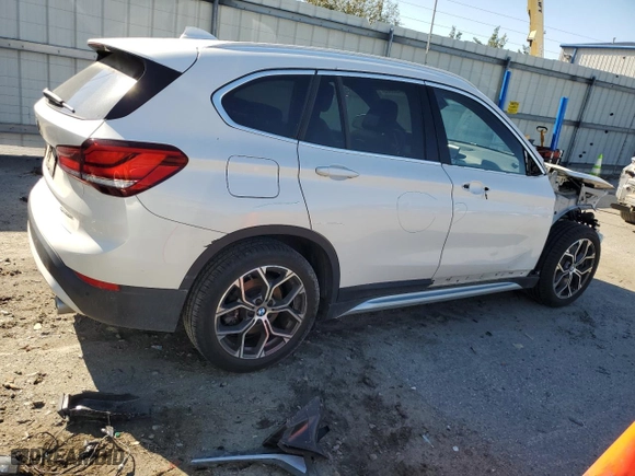 2020 BMW X1 xDrive28i with VIN WBXJG9C08L5R39360, listed as a Copart auction lot 48463685 with 28,855 mi miles and Salvage Title. Bid and sale history available at carsss.com. Image 3.