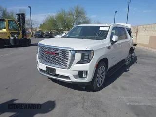 2022 GMC Yukon XL Denali with VIN 1GKS2JKL1NR217354, listed as a IAAI auction lot 41406548 with 29,940 mi miles and . Bid and sale history available at carsss.com. Image 2.