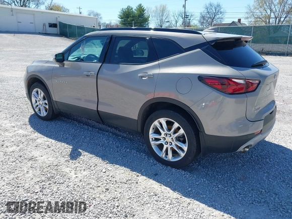2021 Chevrolet Blazer LT z VIN 3GNKBDR47MS560250, wystawiony jako IAAI lot #41863483 z przebiegiem 69 207 mil mil oraz . Historia ofert i sprzedaży dostępna na DreamBid. Obrazek 3.