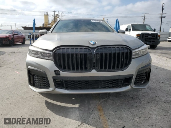 2022 BMW 7 Series 740i with VIN WBA7T2C02NCG97593, listed as a Copart auction lot 61861765 with 27,637 mi miles and Clean title. Bid and sale history available at DreamBid. Image 5.