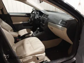 2013 Volkswagen Jetta SE z VIN 3VWDP7AJ4DM398794, wystawiony jako IAAI lot #41703067 z przebiegiem Nie podano mil oraz . Historia ofert i sprzedaży dostępna na DreamBid. Obrazek 5.