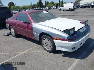 1986 Toyota Supra z VIN JT2MA70J2G0023623, wystawiony jako IAAI lot #42100560 z przebiegiem 182 271 mil mil oraz . Historia ofert i sprzedaży dostępna na DreamBid. Obrazek 1.
