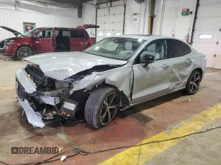 2024 Volvo S60 Plus Dark Theme z VIN 7JRL12TL8RG282776, wystawiony jako Copart lot #46273815 z przebiegiem 41 377 mil mil oraz Szkoda całkowita • Salvage title. Historia ofert i sprzedaży dostępna na DreamBid. Obrazek 1.