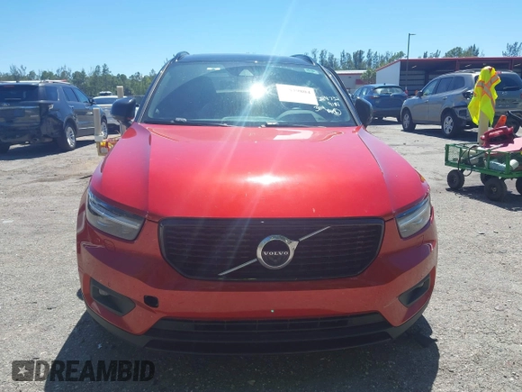 2019 Volvo XC40 Momentum with VIN YV4162XZ9K2019184, listed as a IAAI auction lot 41839804 with 56,675 mi miles. Bid and sale history available at carsss.com. Image 13.