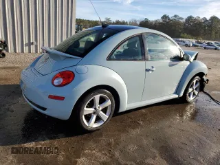 2010 Volkswagen New Beetle Coupe with VIN 3VWPW3AG9AM035531, listed as a Copart auction lot 88173475 with 84,677 mi miles and Salvage Title. Bid and sale history available at carsss.com. Image 3.