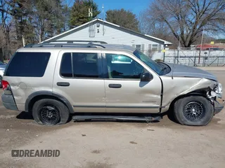 2004 Ford Explorer XLS z VIN 1FMZU72E14UC11599, wystawiony jako IAAI lot #41749597 z przebiegiem 82 805 mil mil oraz . Historia ofert i sprzedaży dostępna na DreamBid. Obrazek 13.